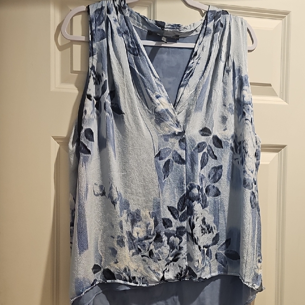 White House Black Market Blue Floral Blouse